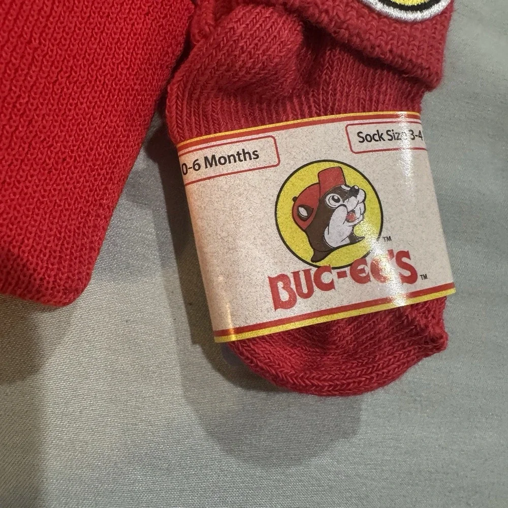 Buc-ee's‎ Baby Red Knit Cap Hat Socks Set Newborn 0-6M NWT